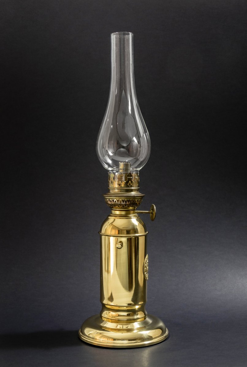 Lampada da tavolo in ottone